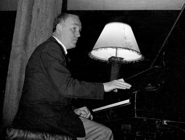 Sviatoslav Richter performing in the opening season at La Grange de Meslay, 1964